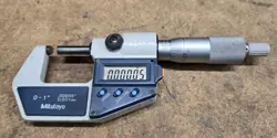 DIGITAL 0-1 MICROMETER