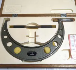 MITUTOYO MICROMETER 250-275 OM-275