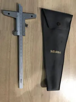 MITUTOYO DEPTH GAUGE WITH CASE