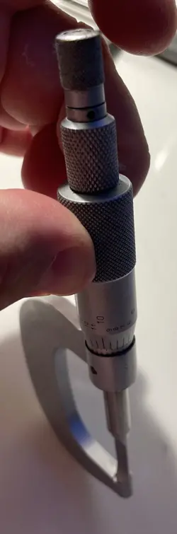 MITUTOYO NO. 122-125 BLADE MICROMETER 0-1