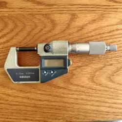 MITUTOYO DIGITAL MICROMETER 0-25MM 0.01MM PRECISION MEASUREMENT TOOL WITH CASE