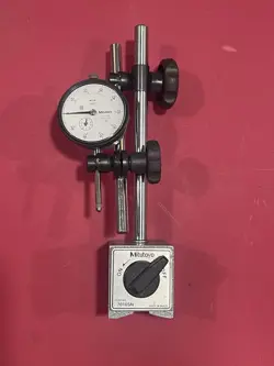 AND MITUTOYO 7010SN