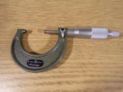 MITUTOYO 25 MM - 50 MM MICROMETER, 0.01 MM, CARBIDE, LOCK, RATCHET, NICE