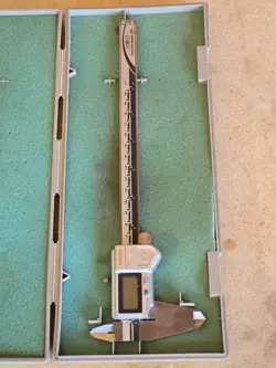 MITUTOYO DIGITAL CALIPER ABSOLUTE DIGIMATIC 500-753-10, CD-8