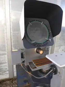 MITUTOYO PROFILE PROJECTOR