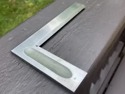 EDGE SQUARE