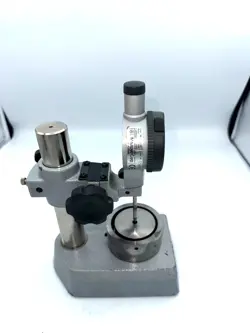 MITUTOYO INDICATOR STAND 7004 AND DIGITAL INDICATOR. ID C125EB NO. 543-452B