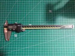 MITUTOYO DIGITAL CALIPER 200MM *INSIDE CHIPPED* NO BOX JAPAN