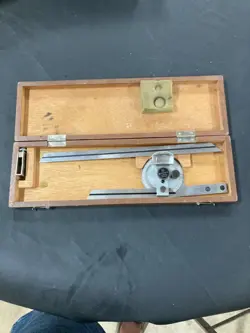 MITUTOYO UNIVERSAL BEVEL PROTRACTOR W/CASE