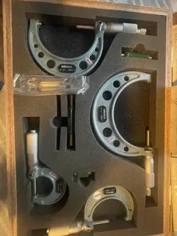 MITUTOYO 0-4 OUTSIDE MICROMETER SET  COMPLETE, CALIBRATED, EXCELLENT CONDITION