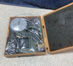 MACHINIST TOOLS: MITUTOYO DIAL THICKNESS GAGE (NOS) 7305 0.01MM GRAD