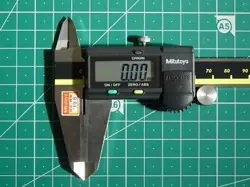 MITUTOYO DIGITAL CALIPER 200MM *INSIDE CHIPPED* BOX AND INSTRUCTIONS INCLUDED