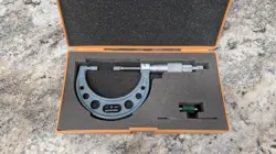 MITUTOYO 122-126 OUTSIDE BLADE MICROMETER, HARDENED STEEL 1-2 IN 603908027188