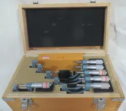 MITUTOYO 0-6 MICROMETER SET WITH STANDARDS 103-933