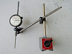 MITUTOYO 7012 MAGNETIC BASE HOLDER W/ STARRETT 25-2041 DIAL INDICATOR