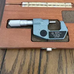 MITUTOYO 293-765 DIGITAL MICROMETER IN WOOD CASE JAPAN 7189496 USED (0-1)