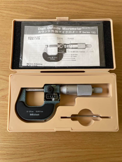 MITUTOYO COUNT OUTSIDE MICROMETER M820-25 193-111 WITH CASE [VG] LTD FROM JP