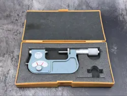 MITUTOYO 1