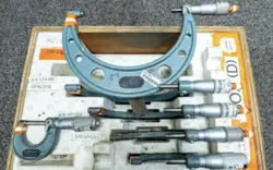 MITUTOYO MICROMETER SET 0-6