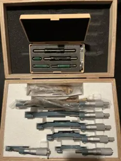 MITUTOYO 103-907-40 OUTSIDE MICROMETER SET W/STANDARDS (0-6