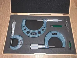 EXCELLENT MITUTOYO 103-930 OUTSIDE MICROMETER SET IN CASE READING .0001”