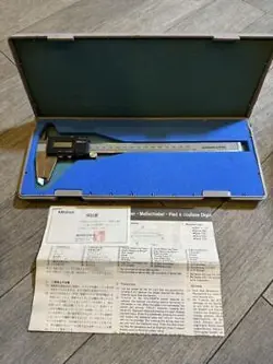 MITUTOYO DATA HOLD DIGITAL CALIPER 200MM