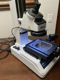 MITUTOYO TOOLMAKERS MICROSCOPE