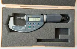 MITUTOYO CLM1-15QMX SOFT TOUCH MICROMETER 227-201-20 FROM JAPAN USED