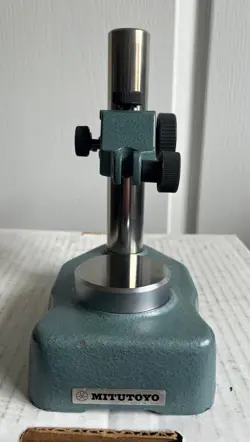 MITUTOYO INDICATOR COMPARATOR STAND W/FINE ADJUST KNOB & MACHINED PADS ON BASE