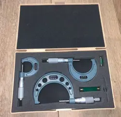 EXCELLENT MITUTOYO 103-922 OUTSIDE MICROMETER SET IN CASE READING .0001”
