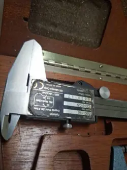 DIGITAL MICROMETER AND