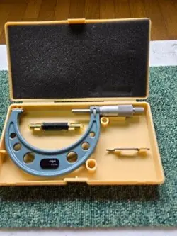 MITUTOYO MICROMETER OM-100 JAPAN