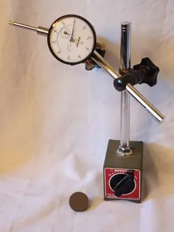 MITUTOYO 2416 DIAL INDICATOR MITUTOYO W/ 7010S MAGNETIC BASE & 2 CONTACT POINTS