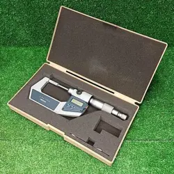 STRAIGHT LINE BLADE MICROMETER MODEL NO.  BLM 25DM MITUTOYO