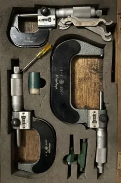 MITUTOYO DIGITAL MICROMETER SET 0-3
