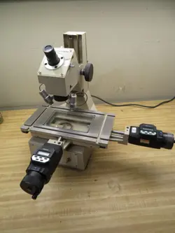 MITUTOYO TM-111 176-912 TOOLMAKERS MICROSCOPE DIGITAL MIC HEADS  6X11