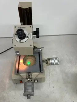MITUTOYO TOOLMAKERS MICROSCOPE 176-901