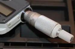 POINT MICROMETER WITH