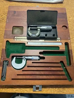 2 MITUTOYO 0-1 INCH MICROMETERS .0001 AND BOXES WITH MISCELLANEOUS OTHER ITEMS