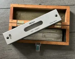 MITUTOYO 960-612 PRECISION LEVEL, 7.87 IN W, 140 DEG VIAL POSITIONS