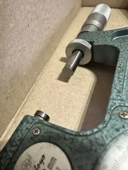 INDICATING MICROMETER MITUTOYO