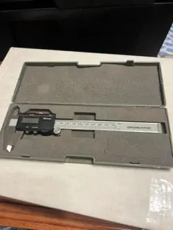 MITUTOYO MODEL 500-351 DIGIMATIC DIGITAL CALIPER WITH HARD CASE FREE SHIPPING