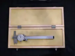 VINTAGE MITUTOYO OFFSET HOLE CENTER, PITCH 6