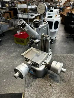 TOOL MAKER INSPECTION MICROSCOPE MITUTOYO GAGE, UNITRON TMS-5012 W/ ACCESSORIES