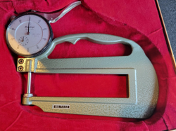 VINTAGE MITUTOYO DIAL CALIPER #7322 IN ORIGINAL CASE