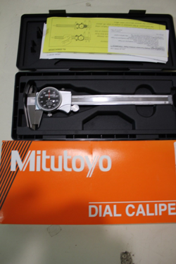 MITUTOYO DIAL CALIPER 505-742-56J W/BLACK FACE DR