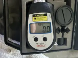 MITUTOYO 982-552 TACHOMETER,6 TO 25,000 RPM. NO ISSUES