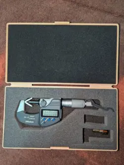 MITUTOYO 314-351-30 SERIES 314 DIGITAL V-ANVIL MICROMETER FOR 3-FLUTE CUTTING