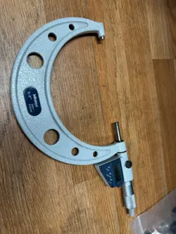 NICE MITUTOYO DIGITAL MICROMETER 5 - 6  
