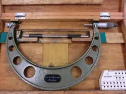 MITUTOYO INTERCHANGEABLE SCREW MICROMETER 200-225MM JAPAN